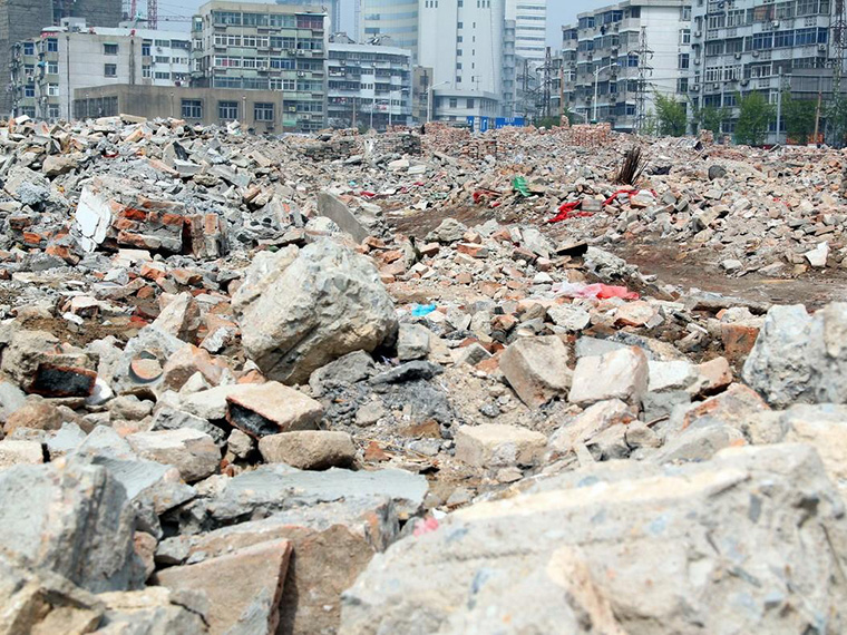 移动建筑垃圾破碎机再生砖项目助力天津城中村拆迁